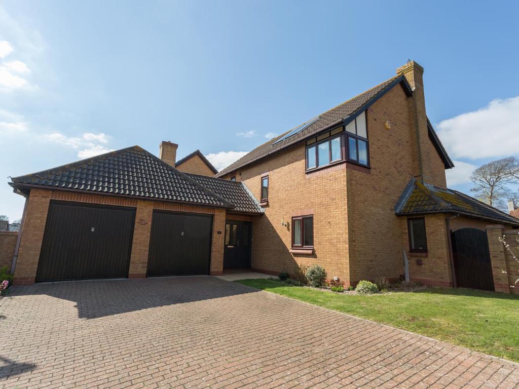 Connaught Gardens, Weymouth (updated prices 2024)