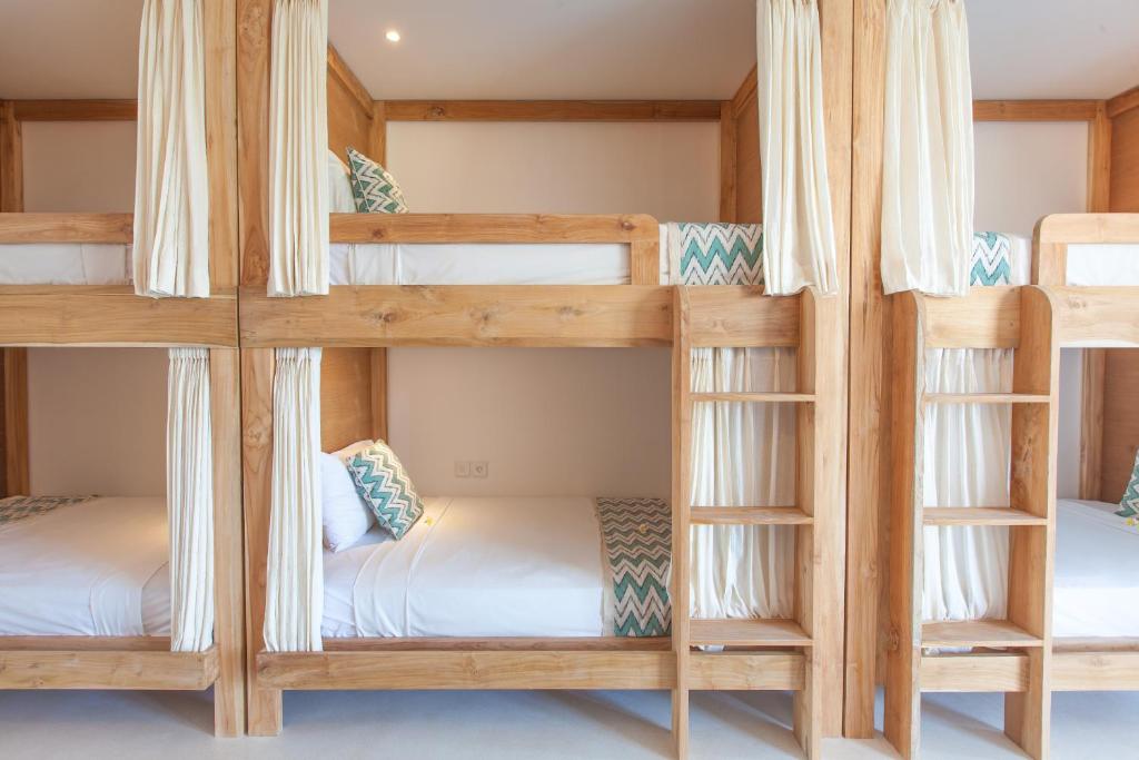 The Green Room Canggu - Bed In 6-Bed Mixed Dormitory Room