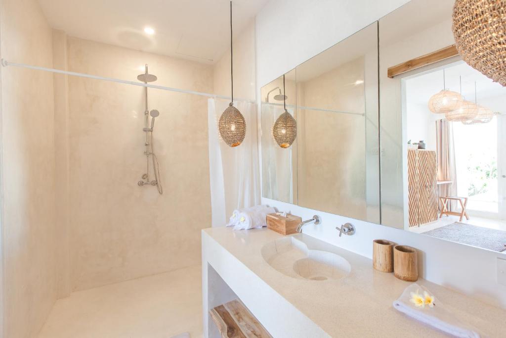 The Green Room Canggu - Deluxe Double Or Twin Room With Pool View
