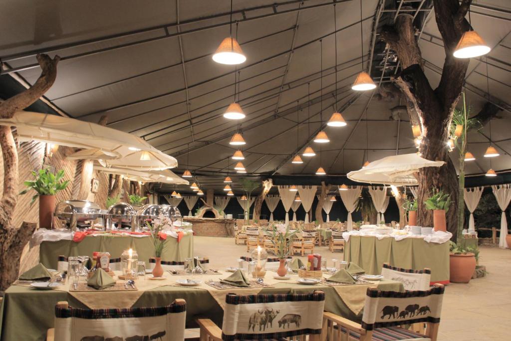 Restaurace v ubytování Kibo Safari Camp