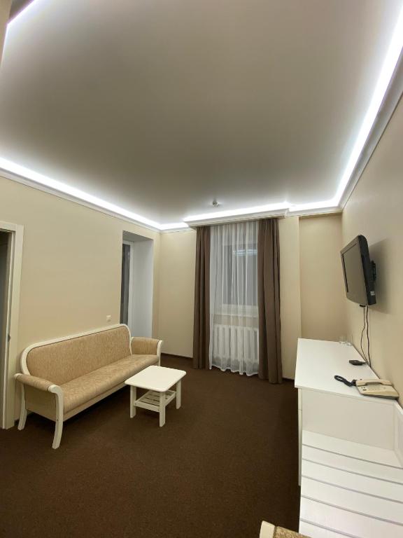 TV a/nebo společenská místnost v ubytování Hotel Obolon