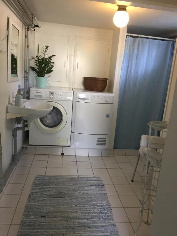 Kuchyň nebo kuchyňský kout v ubytování Ferielejligheder i centrum af smukke Ebeltoft