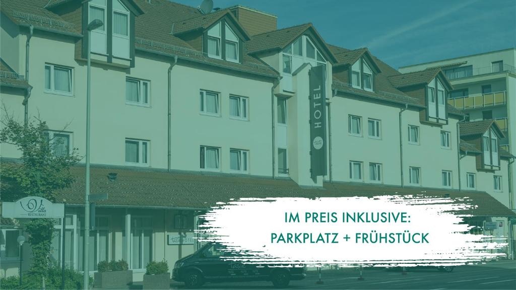 un edificio con un cartel que lee impide que los parques incluyan en Taste Smart Hotel Lampertheim en Lampertheim