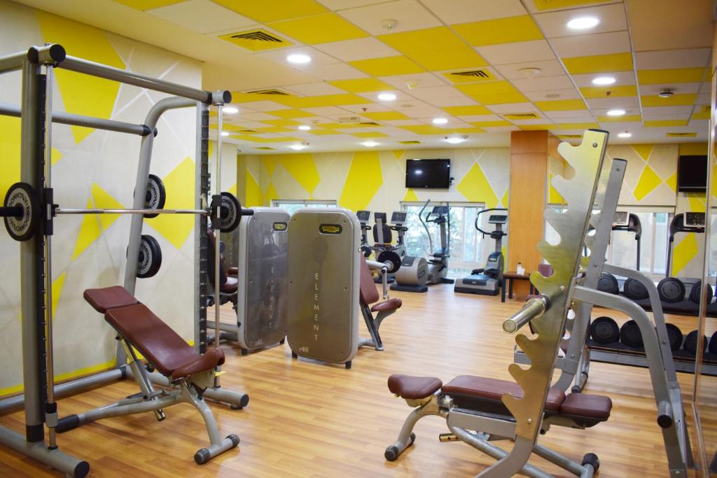 Fitness centrum a/nebo fitness zařízení v ubytování TIME Ruby Hotel Apartment