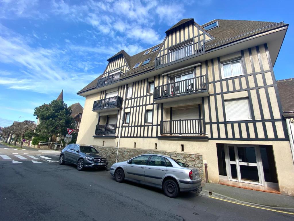 Photo de la galerie de l'établissement Residence Normande CASTELNAU Avenue de Castelnau a Cabourg. Appartement situe en plein coeur du cent, à Cabourg