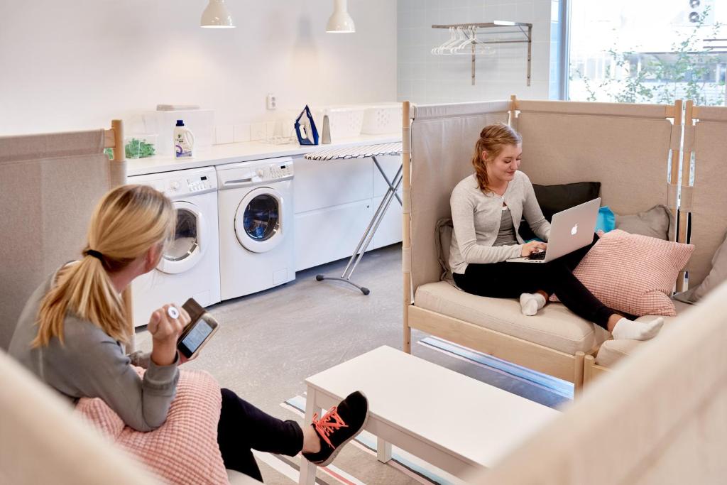 Posezení v ubytování IKEA Hotell