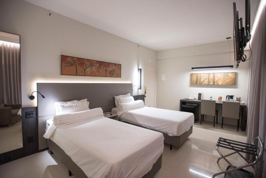 Cama ou camas em um quarto em Royal Boutique Savassi Hotel