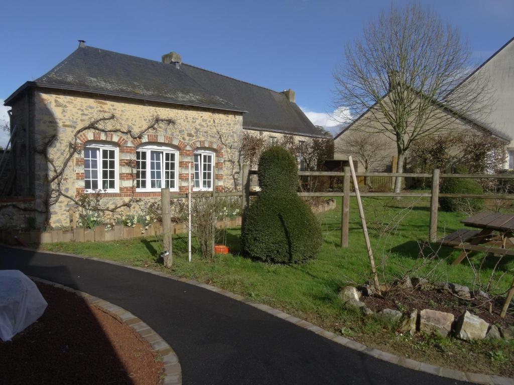 Manoir de la Grand'Cour - Habitación Familiar Con Vista Al Jardín