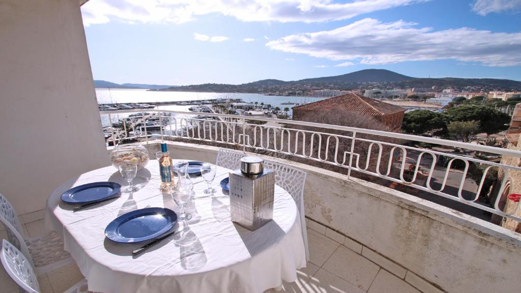 a table on a balcony with a view of the water at Miremer in Sainte-Maxime