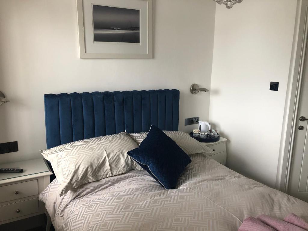 Postel nebo postele na pokoji v ubytování Lazy Waves Boutique B&B