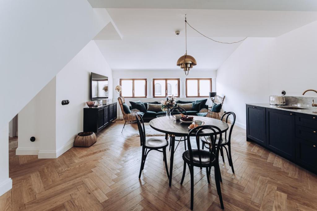 Ocho Suites & Kitchen - 8