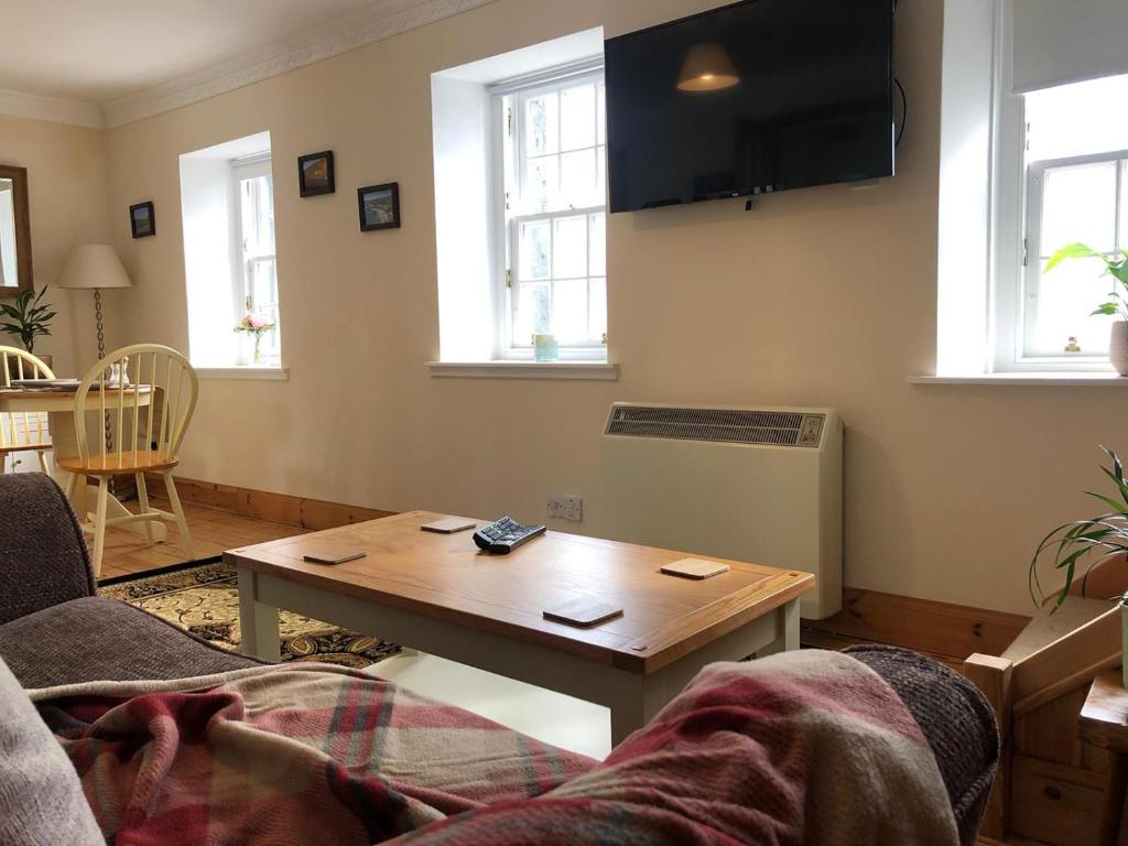 a living room with a coffee table and a couch at FYNE VIEW APARTMENT in Inveraray