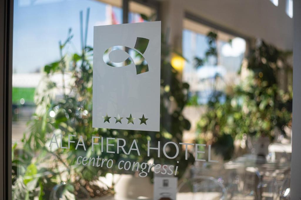 Certifikát, hodnocení, plakát nebo jiný dokument vystavený v ubytování Alfa Fiera Hotel