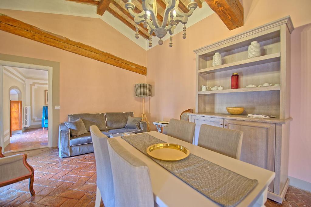 Posedenie v ubytovaní Castello di Montegufoni by PosarelliVillas