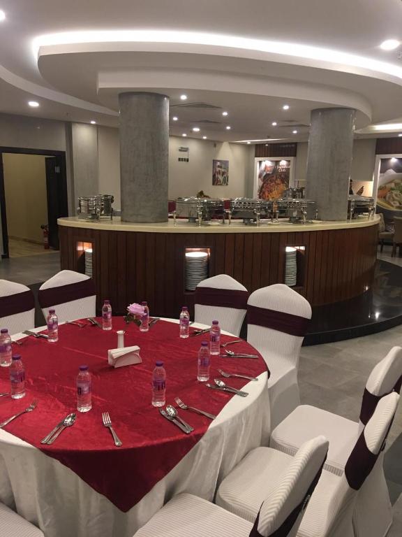 Restaurace v ubytování Al Maali Hotel Jazan
