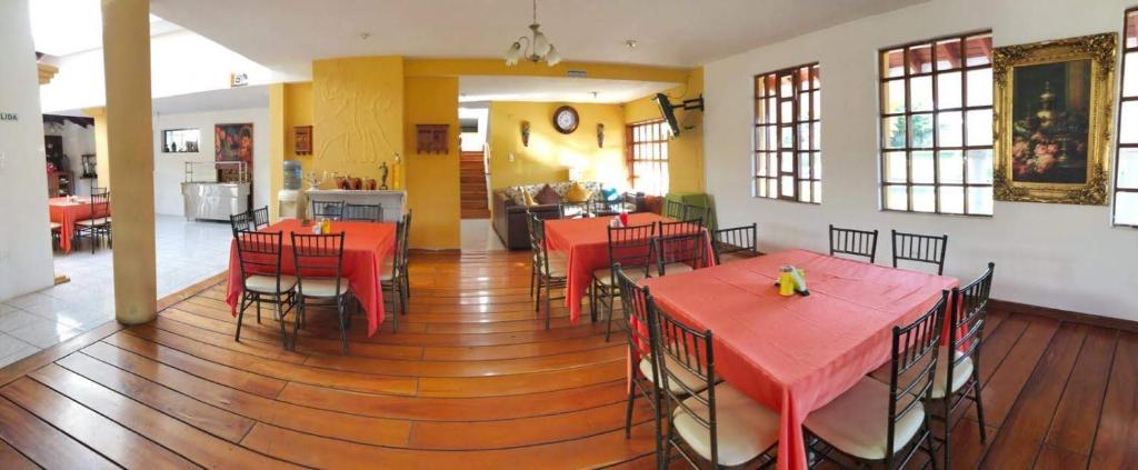 Posezení v ubytování Hosteria San Carlos Tababela