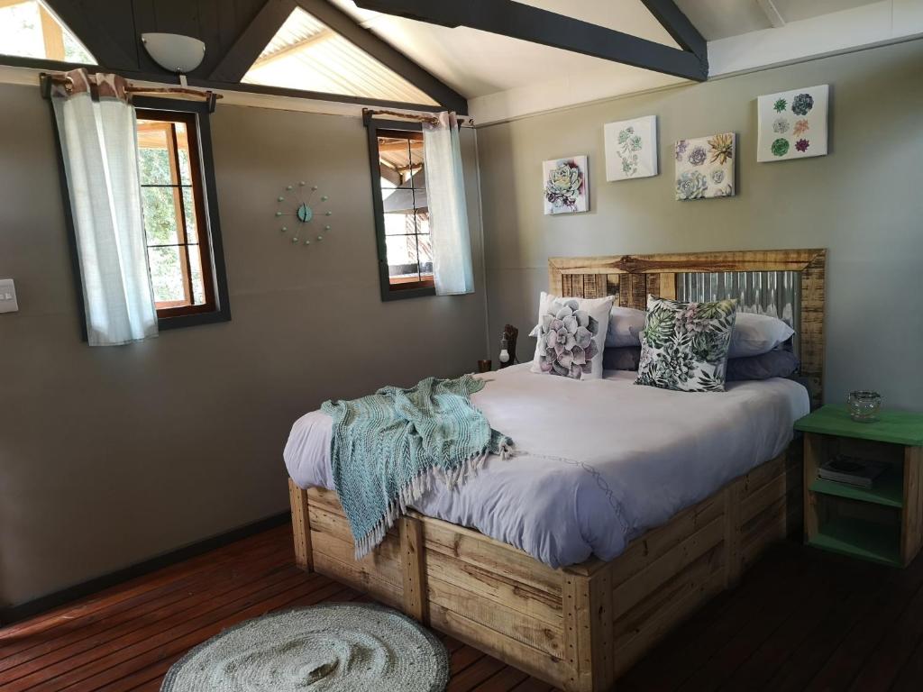 מיטה או מיטות בחדר ב-Treur River Lodge