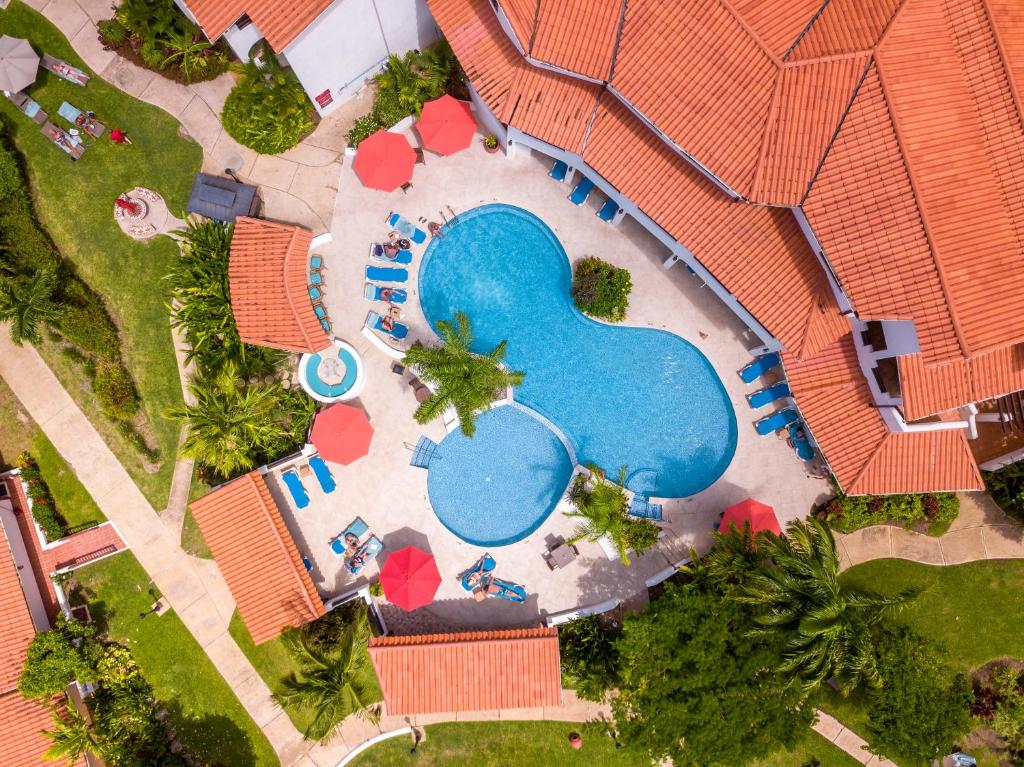Bazén v ubytování Sugar Cane Club Hotel & Spa nebo v jeho okolí