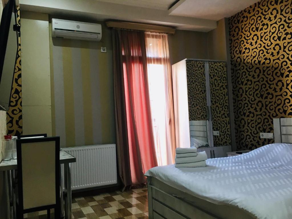 Postel nebo postele na pokoji v ubytování Hotel Tourist