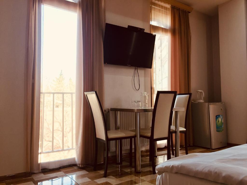 TV a/nebo společenská místnost v ubytování Hotel Tourist