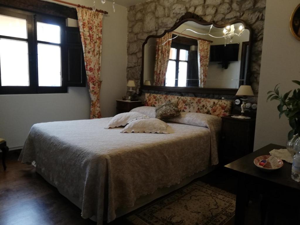 A bed or beds in a room at Posada de Pedreña