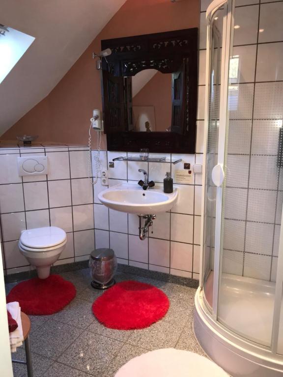 Koupelna v ubytování Waldhotel Auerhahn "Hochkopfhaus"