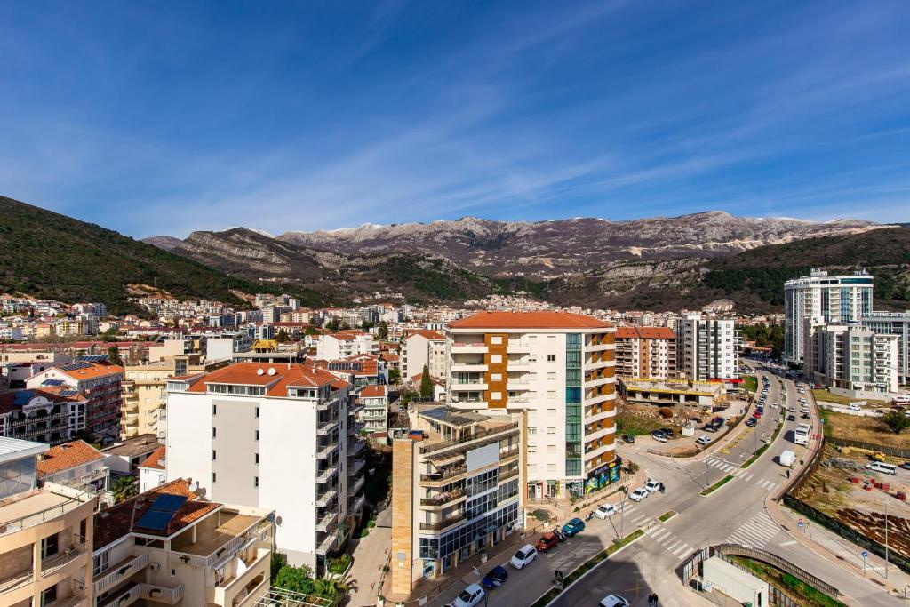 O vedere generală la munți sau o vedere la munte luată de la acest apartament