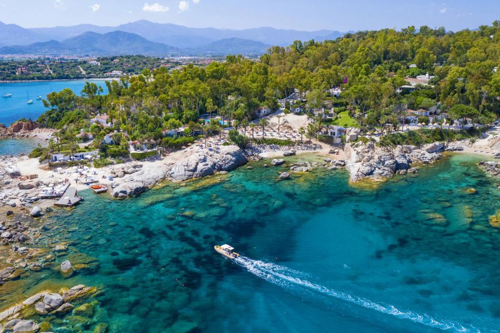 an aerial view of a boat in a body of water at Arbatax Park Resort - Ville del Parco in Àrbatax