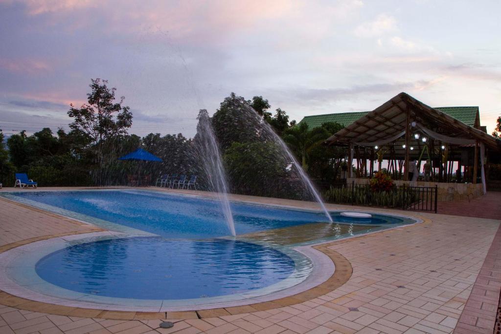 Bazén v ubytování Hotel Toscana nebo v jeho okolí