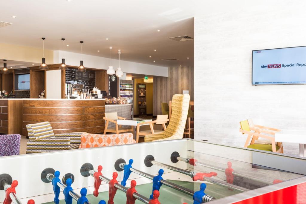 a view of the bar from the lobby of the hotel at Holiday Inn Brighton Seafront by IHG in Brighton & Hove