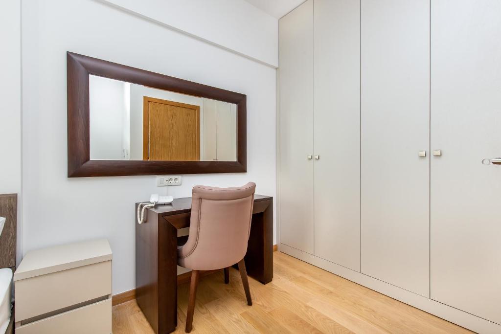 Imagine din galeria proprietății Apartments LORA in Apart-hotel în Budva