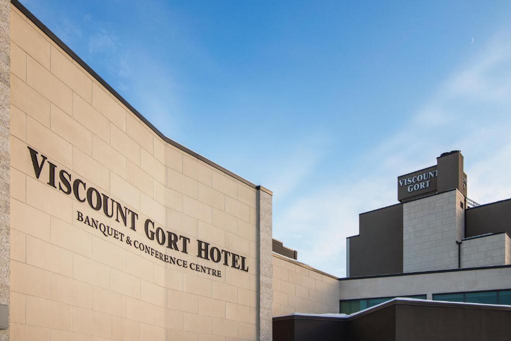 a view of the front of the vancouver court hotel at Viscount Gort Hotel, Banquet & Conference Centre in Winnipeg