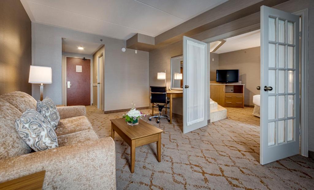 Istumisnurk majutusasutuses Monte Carlo Inn Vaughan Suites