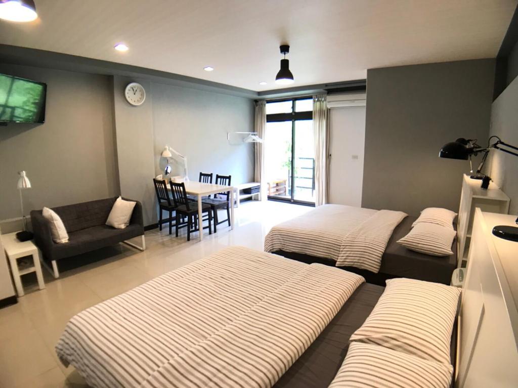 a living room with two beds and a dining room at Dali Yi International Hostel in Toucheng