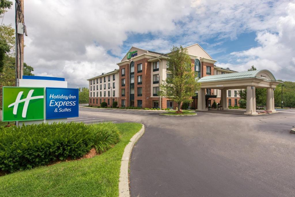 a hotel with a sign in front of a building at Holiday Inn Express Hotel & Suites Auburn, an IHG Hotel in Auburn