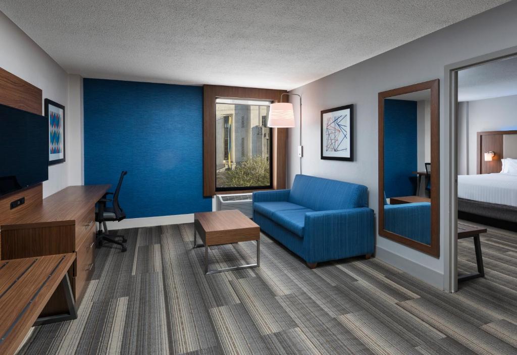 Holiday Inn Express Nashville-Downtown - Broadway, an IHG Hotel - 