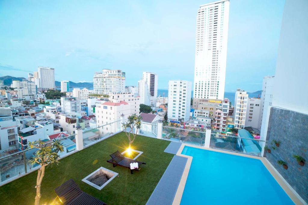 Bazén v ubytování Edele Hotel Nha Trang Beach nebo v jeho okolí