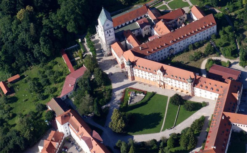 an aerial view of a large building with a yard at Hotel Schyrenhof in Scheyern