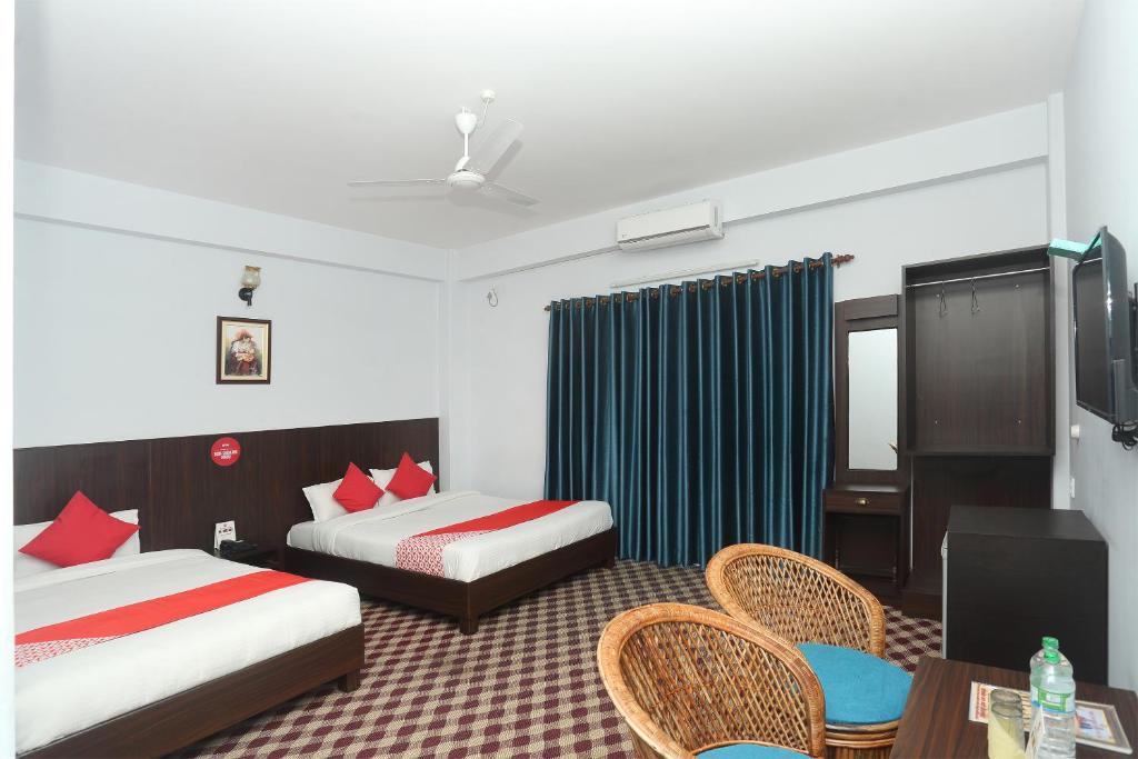 Letto o letti in una camera di Hotel Tulip Pokhara Inn