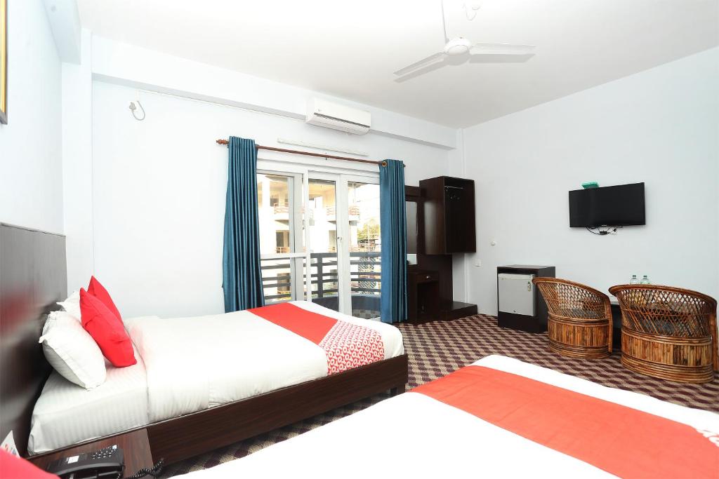Letto o letti in una camera di Hotel Tulip Pokhara Inn
