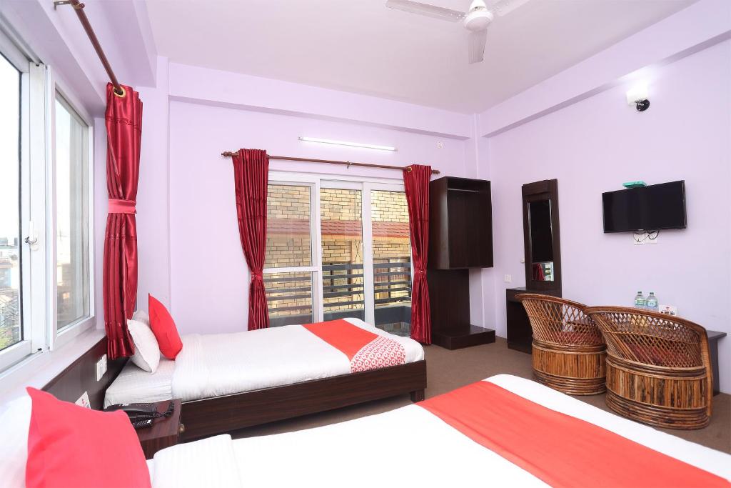 Letto o letti in una camera di Hotel Tulip Pokhara Inn