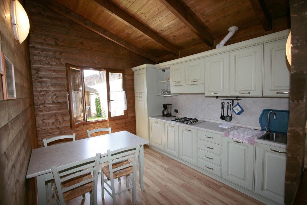 Kuchyň nebo kuchyňský kout v ubytování Residence Hotel Montegargnano