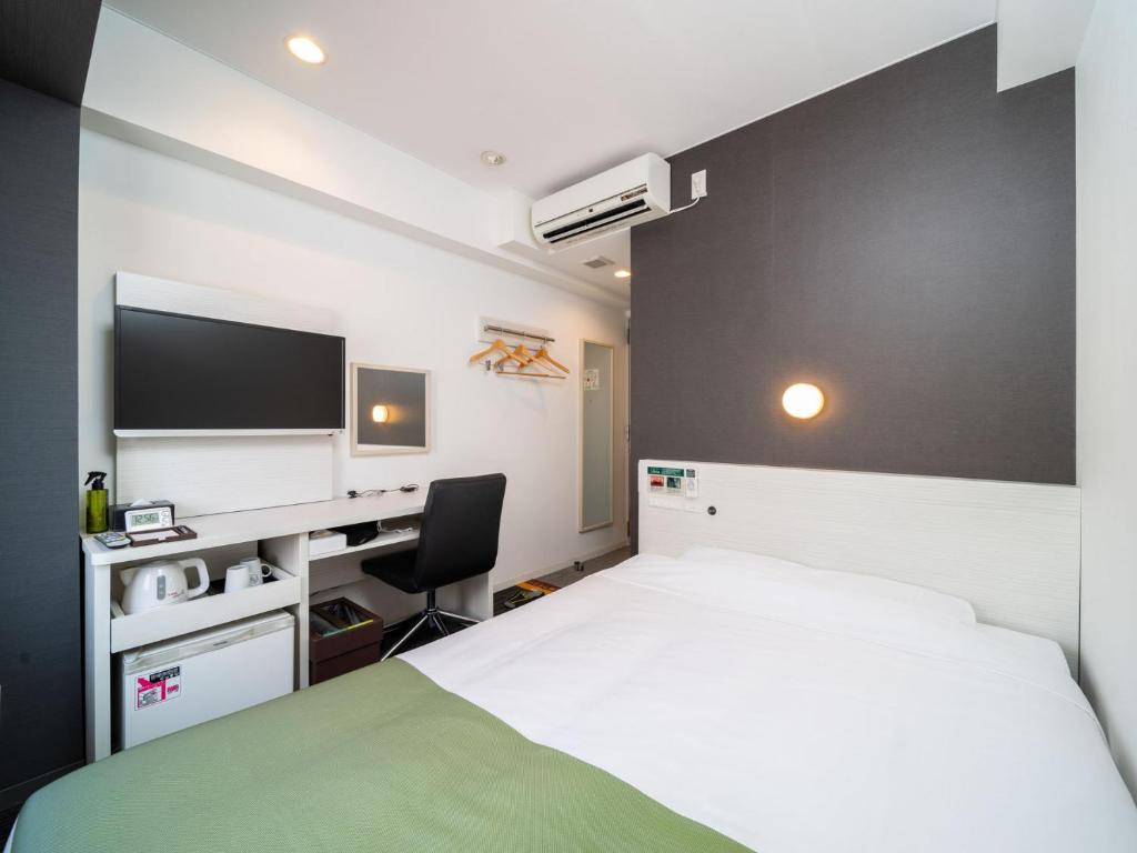 Postel nebo postele na pokoji v ubytování Super Hotel Shinagawa Shinbanba