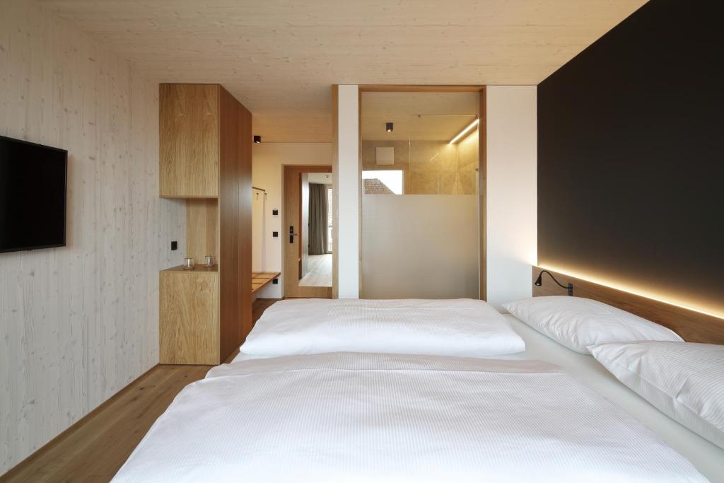 Postel nebo postele na pokoji v ubytování 2ND HOME HOTEL