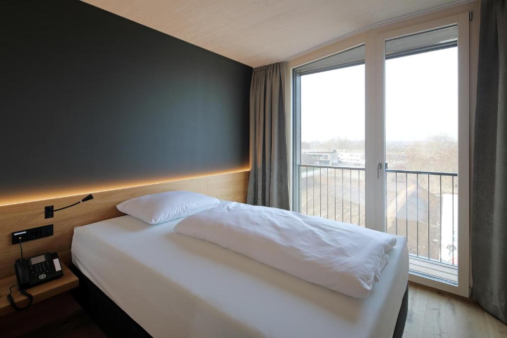 Postel nebo postele na pokoji v ubytování 2ND HOME HOTEL