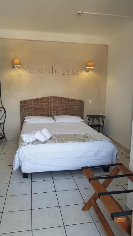 Postel nebo postele na pokoji v ubytování Hôtel Restaurant le Bellevue