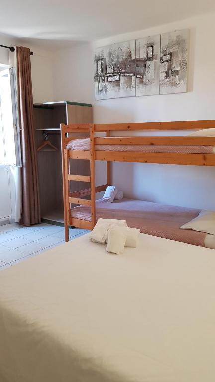 Postel nebo postele na pokoji v ubytování Hôtel Restaurant le Bellevue
