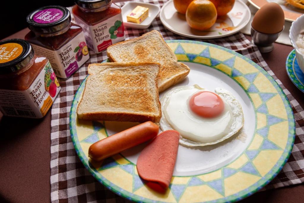 Možnosti snídaně pro hosty v ubytování Baan Maihorm Guesthouse