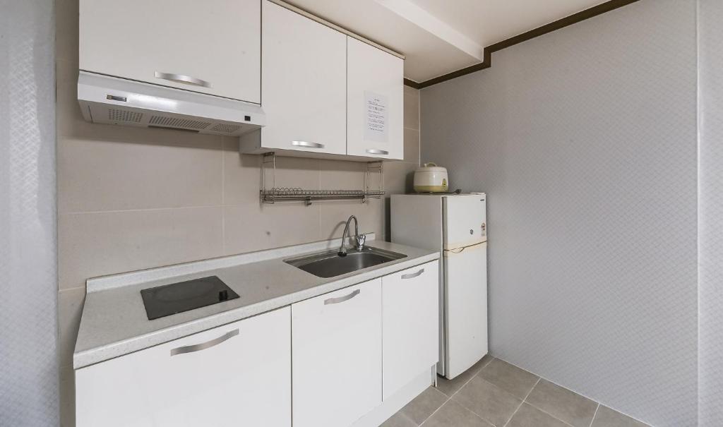Kuchyň nebo kuchyňský kout v ubytování Hotel Valentine Gyeongju