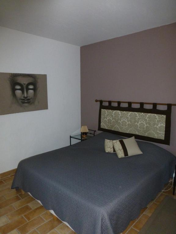 Postel nebo postele na pokoji v ubytování Chambre d'hôtes "La Bastide des Eucalyptus"